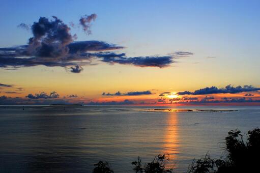 海辺の夕暮れ 海辺の夕暮れの写真