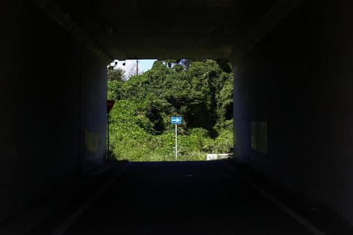 トンネル トンネル トンネル,しかく,やじるしの写真素材
