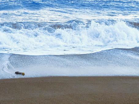 誰もいない波打ち際 海,砂浜,波の写真素材