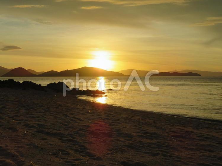 逗子ヶ浜の夕日 夕日,瀬戸内海,周防大島の写真素材