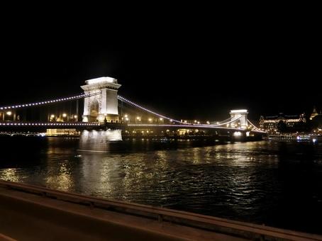 ハンガリーの街並みの夜景 ハンガリーの街並みの夜景 夜景,夜,街並みの写真素材