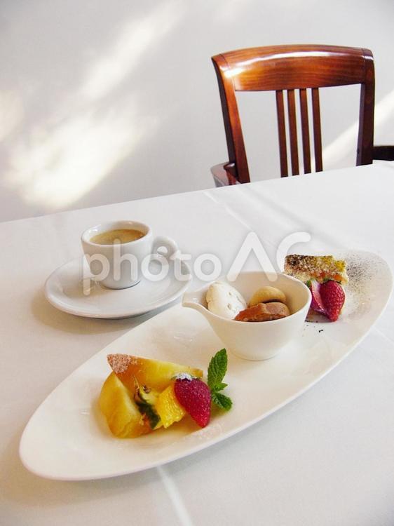 カフェで過ごす午後 ママランチ,イタリアン,デザートの写真素材