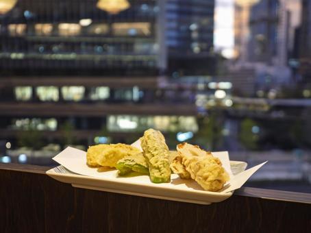 夜景を添えるサクサク天ぷら 天ぷら,和食,居酒屋の写真素材