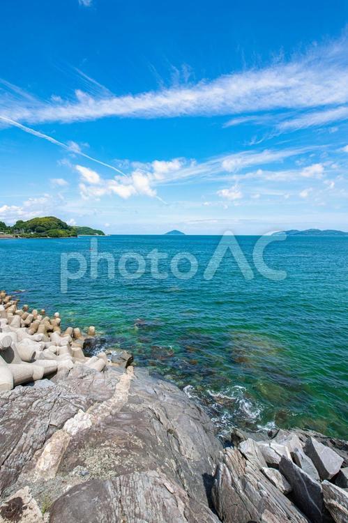 海岸沿いの岩場から眺める風景 自然,風景,空の写真素材