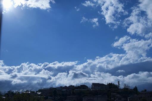 住宅街と雲と空 住宅街と雲と空の写真