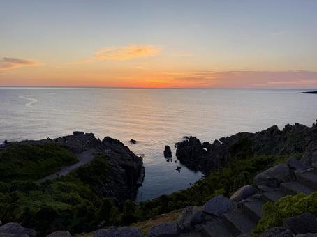 The Sea of Japan and cliffs seen from Tojinbo in Fukui Prefecture in the evening, JPG