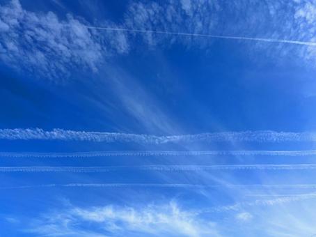 飛行機雲 飛行機雲 飛行機雲,空,雲の写真素材