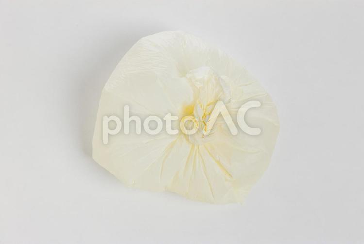 白背景に結び目が上のゴミ袋 プラスチック,リサイクル,環境の写真素材