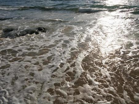 波と光が織りなす海の模様 海,ビーチ,波の写真素材