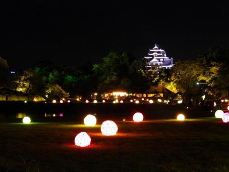 ライトアップした岡山後楽園〜岡山城を臨む ライトアップした岡山後楽園〜岡山城を臨む 後楽園,庭園,夏の幻想庭園の写真素材