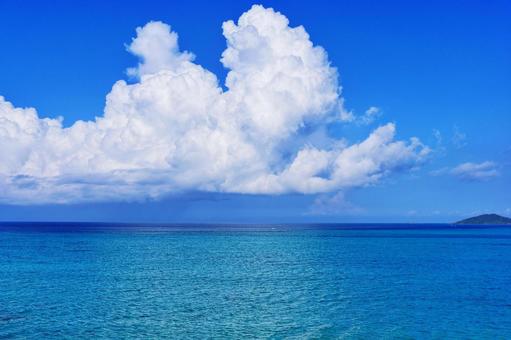 宮古島の夏雲 宮古島の夏雲 夏,雲,青空の写真素材