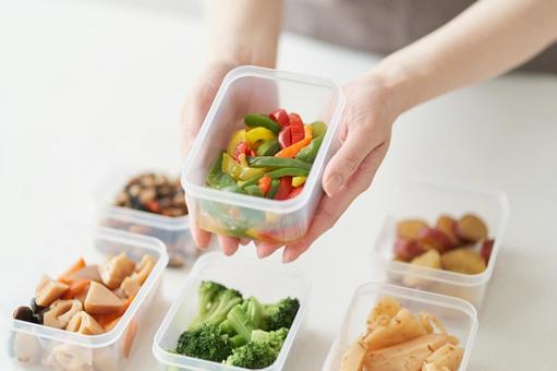 亞洲女人在廚房做飯, JPG 亞洲女人在廚房做飯, JPG