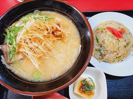 ラーメン 炒飯 ラーメン 炒飯 炒飯,ラーメン,チャーハンの写真素材