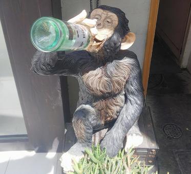 飲んべえの猿の置物 飲んべえの猿の置物の写真