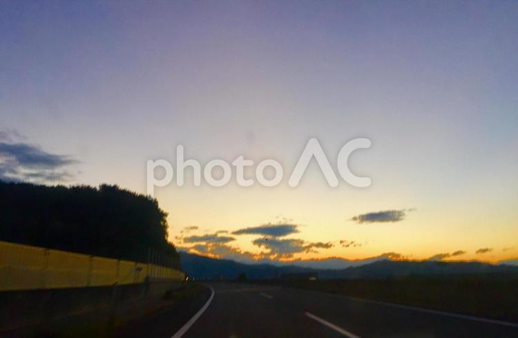 夕暮れ 夕焼け,風景,夕暮れの写真素材