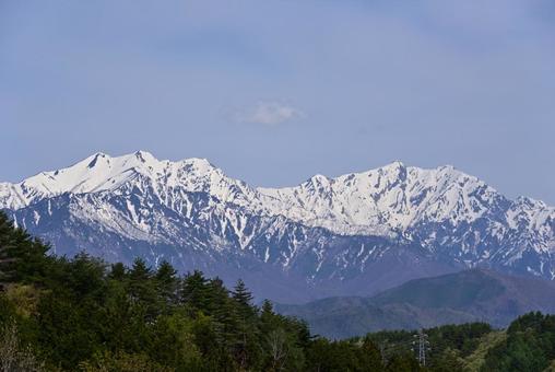 峠より北アルプスの山々を望む 爺ヶ岳,鹿島槍ヶ岳,北アルプスの写真素材