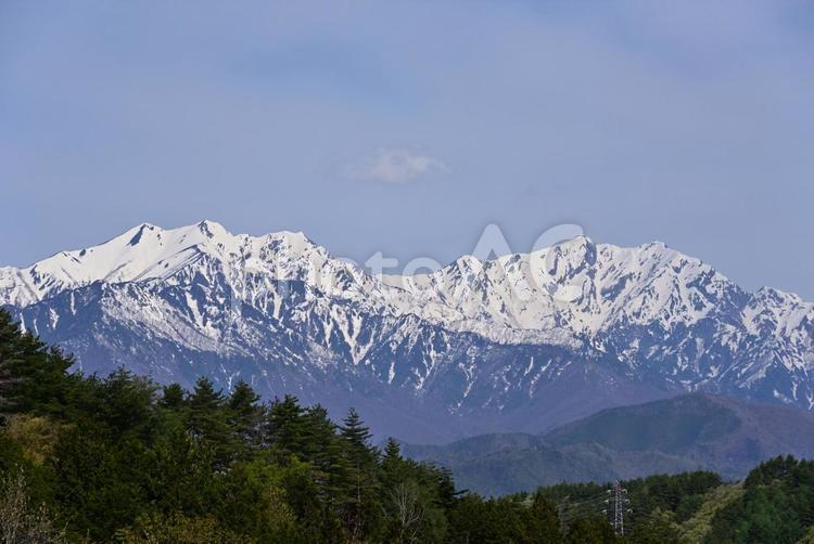 峠より北アルプスの山々を望む 爺ヶ岳,鹿島槍ヶ岳,北アルプスの写真素材