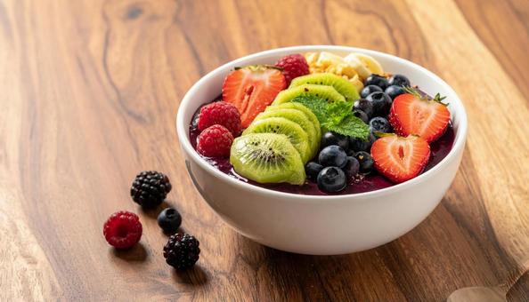 フルーツたっぷりアサイーボールの写真