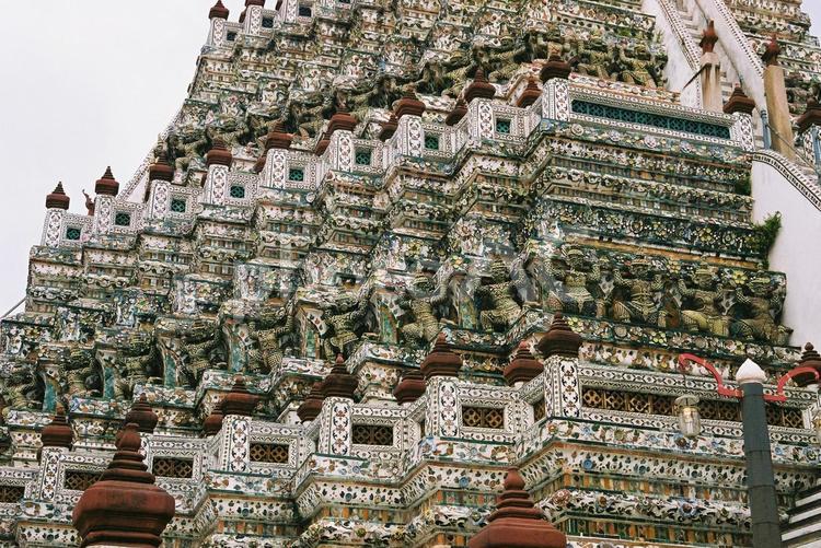 暁の寺の大仏塔近影 暁の寺,ワットアルン,大仏塔の写真素材