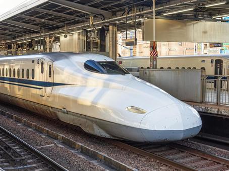 夕暮れの東海道新幹線・N700A 夕暮れの東海道新幹線・N700A n700a,東海道新幹線,名古屋駅の写真素材