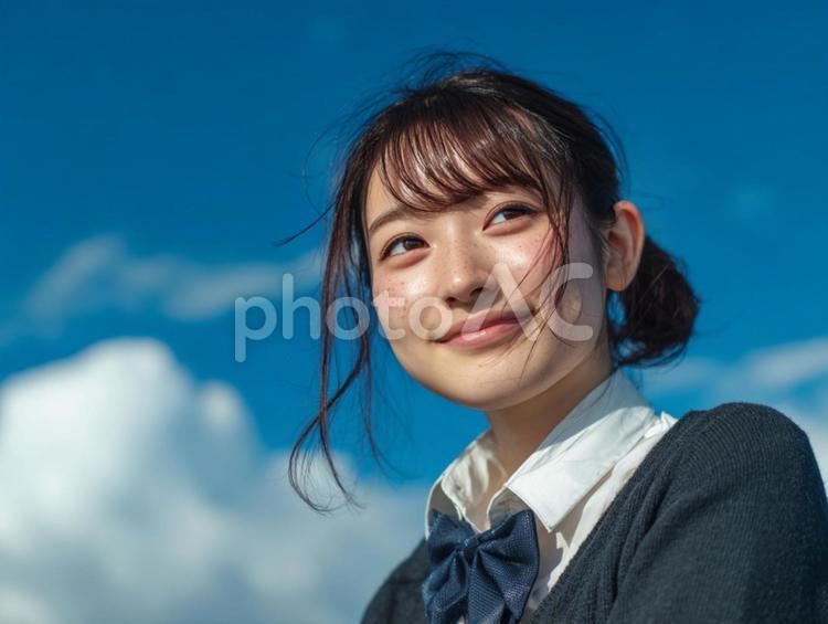 青空と学校の制服を着た女の子 女の子,制服,学校の写真素材