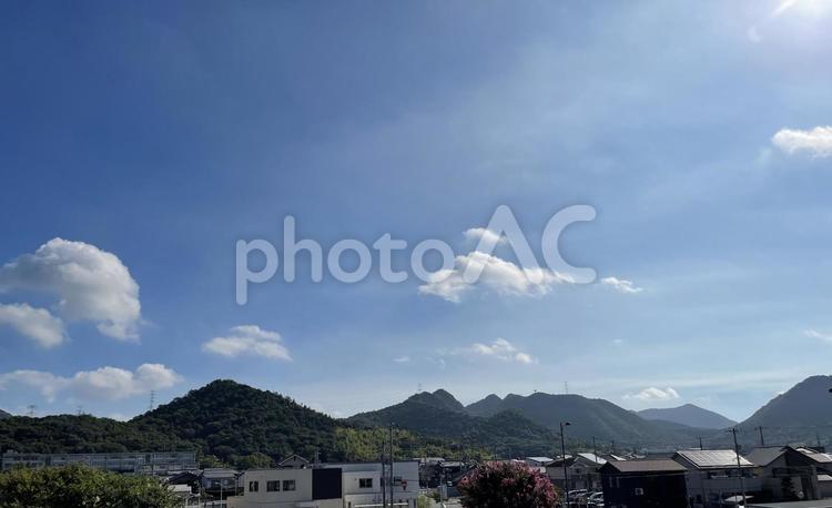 青空と緑豊かな住宅街 住宅街,空,青空の写真素材