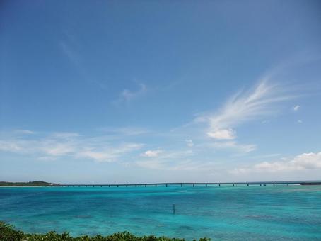 宮古ブルーの伊良部大橋 宮古ブルーの伊良部大橋の写真