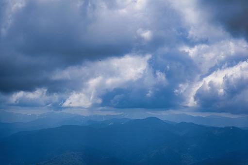 霧 山 初夏① 霧 山 初夏①の写真