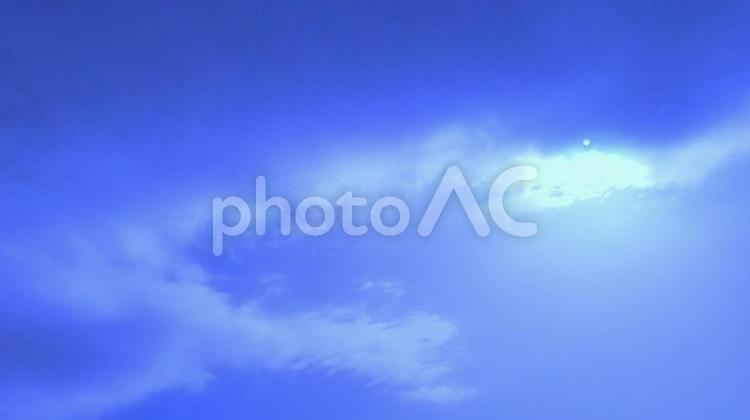太陽と雲の幻想的風景 雲,太陽,日差しの写真素材