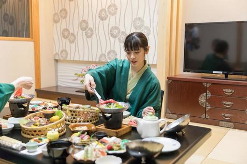 旅行 旅館 食事 旅行 旅館 食事 女性,人物,夕食の写真素材