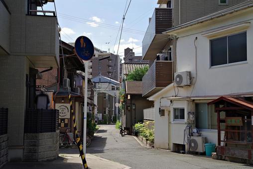 昭和の雰囲気を残す町角 町角,路地,隘路の写真素材