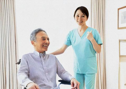 介護士と車椅子の人#4 介護士と車椅子の人#4の写真