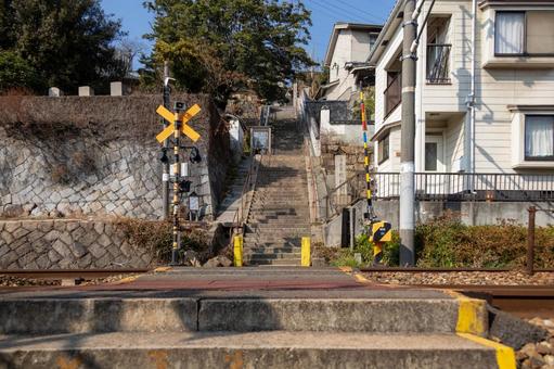 複線の踏切と神社に通じる階段 鉄道,踏切,線路の写真素材