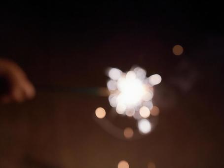 ソフトフォーカス手持ち花火イメージ ソフトフォーカス手持ち花火イメージ 手持ち花火,イメージ,ソフトフォーカスの写真素材