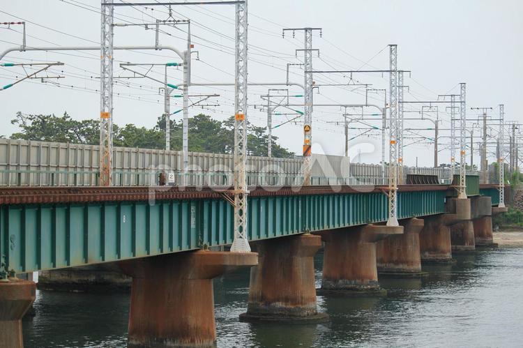 在来線の橋梁 橋梁,橋,湖面の写真素材