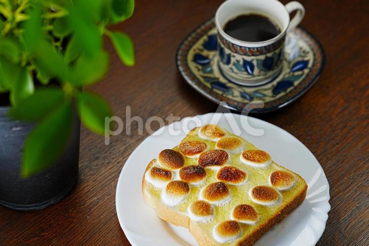 朝はコーヒーとマシュマロトースト 食事,食卓,朝食の写真素材