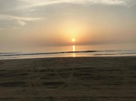 夕日の海岸 夕日の海岸の写真
