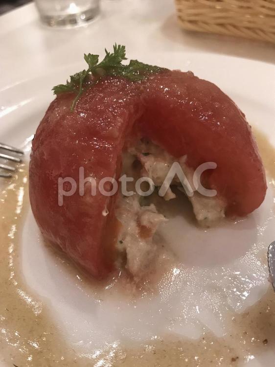 りんごのように見えるトマト レストラン,前菜,トマトの写真素材