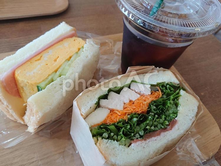 卵サンドと鶏ハムレタスサンドのモーニング サンドイッチ,たまごサンド,鶏ハムレタスサンドの写真素材