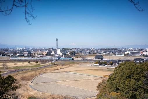 冬晴れの富士山と広がる街並み 富士山,雪山,山の写真素材