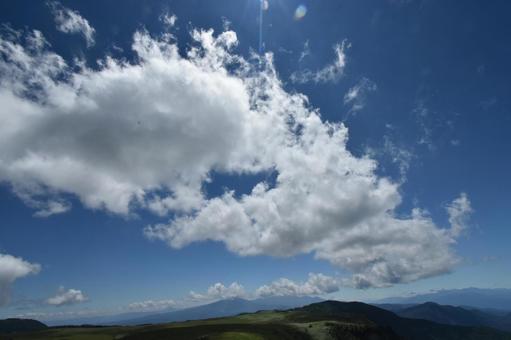 美ヶ原高原 青い空と白い雲 美ヶ原高原 青い空と白い雲の写真
