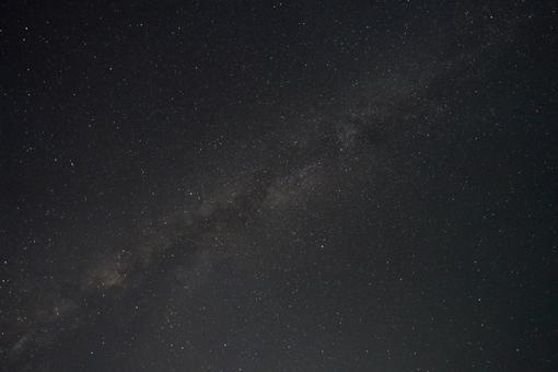 宮古島で見られる天の川と満天の星空の絶景 宮古島で見られる天の川と満天の星空の絶景 天の川,星空,星の写真素材