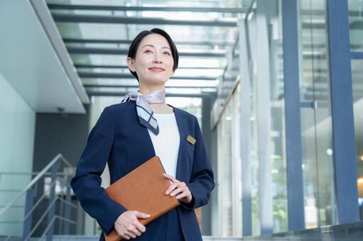 オフィスで働くコンシェルジュ コンシェルジュ,受付,受付嬢の写真素材