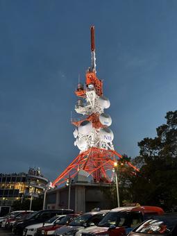 夕暮れの稲佐山電波塔　長崎 テレビ塔,電波塔,稲佐山の写真素材