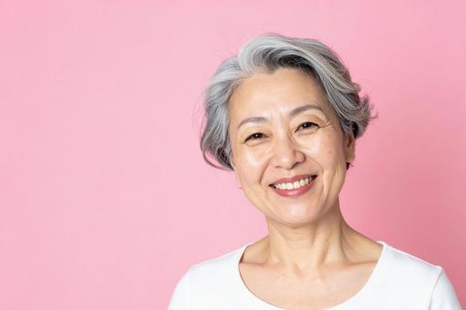 シニア日本人女性の美容ポートレート シニア日本人女性の美容ポートレートの写真