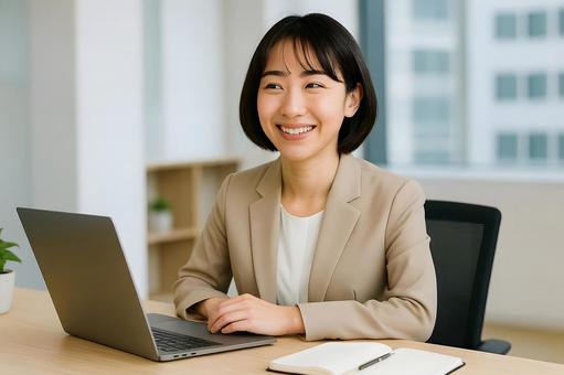 楽しむオフィス女性 楽しむオフィス女性の写真