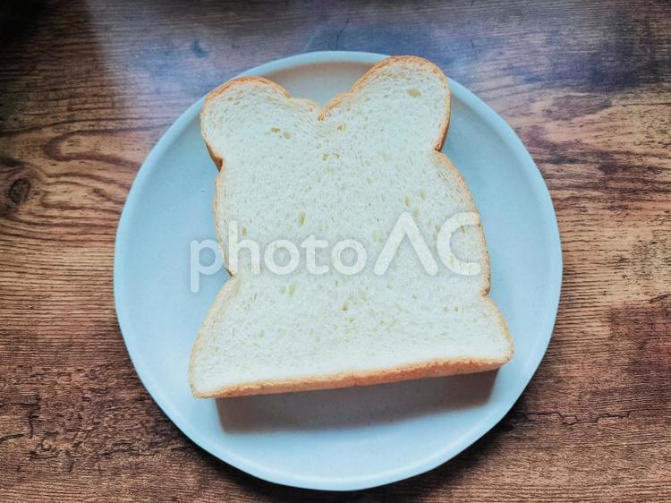 お皿にのったトースト トースト,食パン,お皿の写真素材