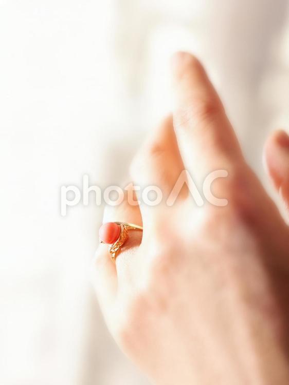 手だけのシリーズ　指輪 04 手,指輪,女性の写真素材