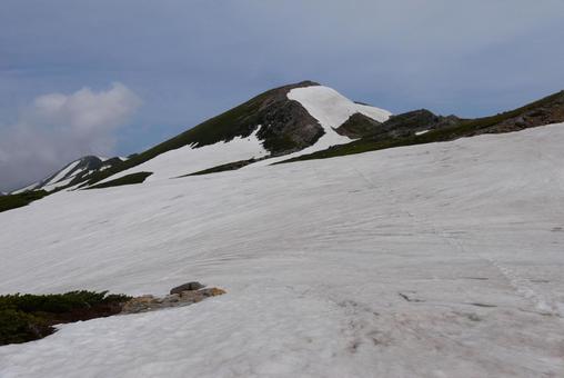 豊富な残雪と大汝峰 白山,大汝峰,雪渓の写真素材