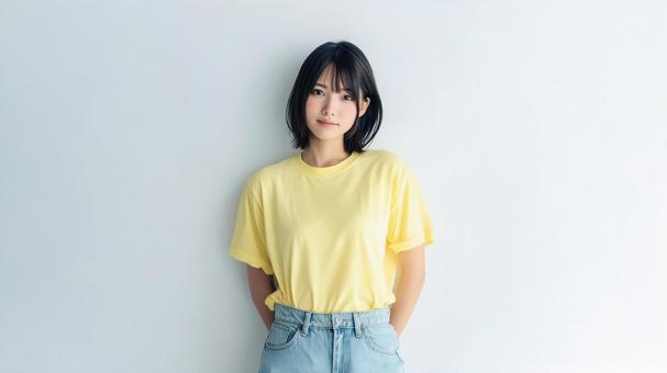 黄色いTシャツのモックアップ 黄色いTシャツのモックアップの写真